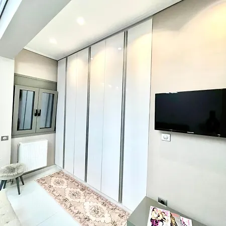 Sea View Apartment *